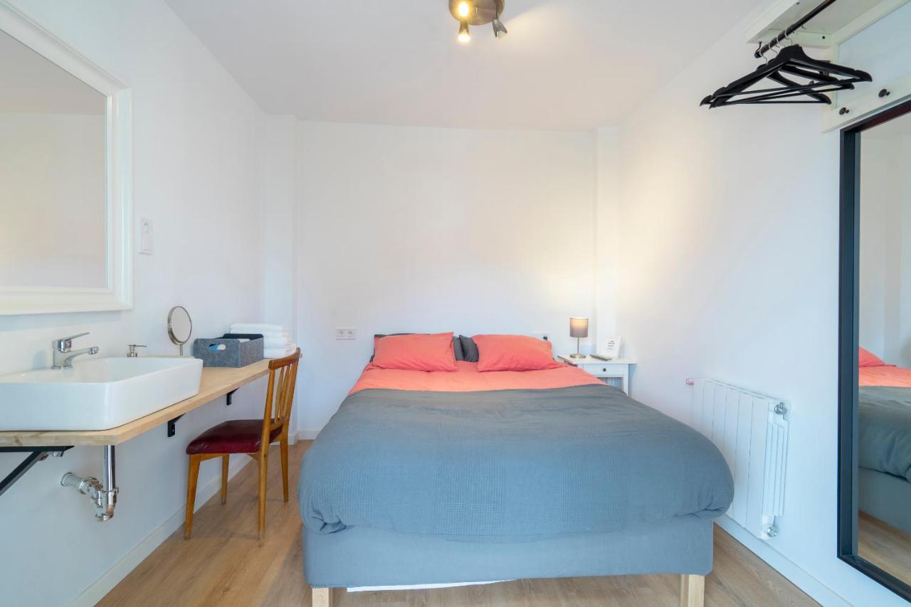 Independent Room Close To Ifema Y Aeropuertob Madrid Exterior photo